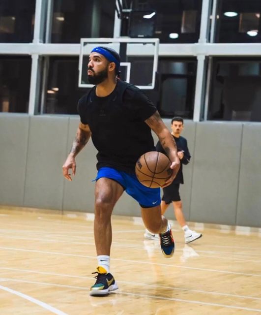 likhoa drake is practicing basketball at the university of houston in preparation for an exhibition match 6522247a74395 Drake Is Practicing Basketball At The University Of Houston In Preparation For An Exhibition Match