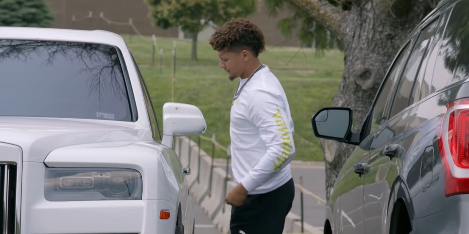 Patrick Mahomes Drives a White Rolls-Royce Cullinan With Massive White  Wheels - autoevolution