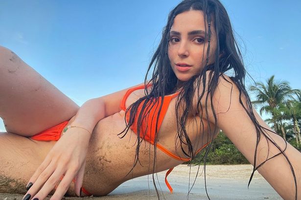 Gal Gadot lookalike Giovanna Lautier poses in an orange bikini