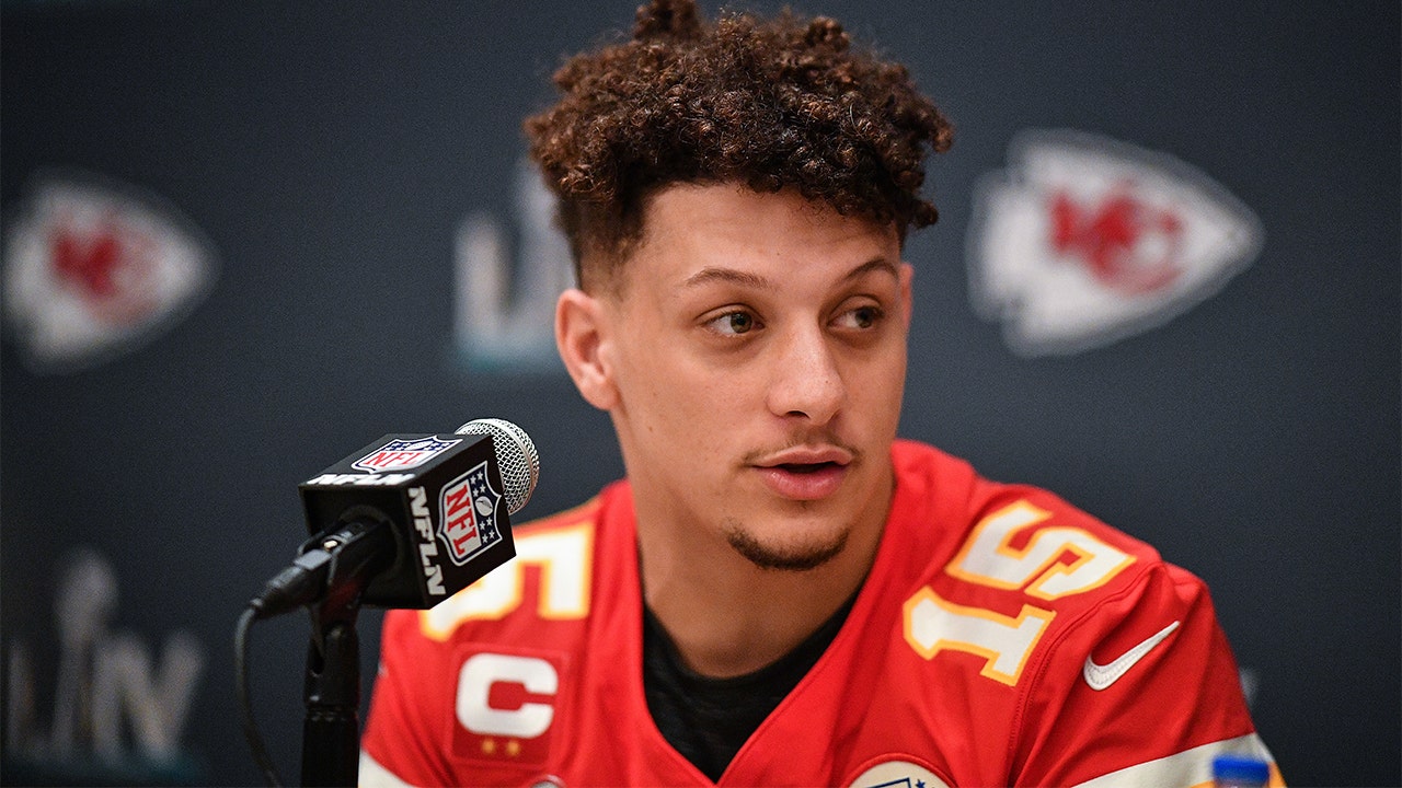 Patrick Mahomes, Chiefs ink richest contract in sports history | Fox  Business