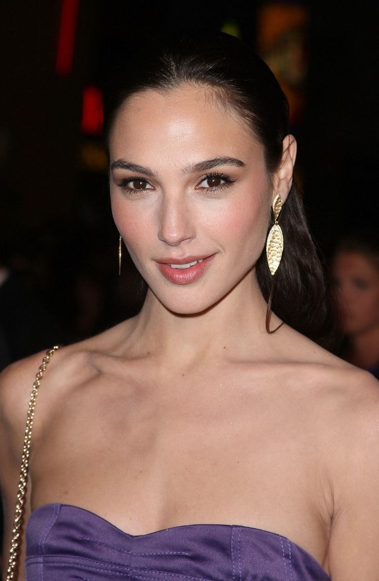 Gal Gadot menemukan passion-nya di dunia hiburan saat menjadi aktris. Dia terpilih memerankan karakter Gisele Yashar dalam film pertamanya Fast & Furious yang rilis pada 2009. Foto: Getty Images via AFP/JASON MERRITT