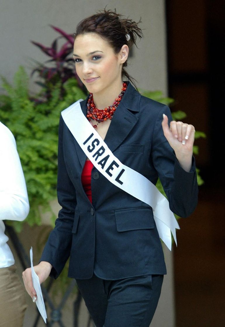 Gal Gadot terpilih sebagai pemenang Miss Israel pada 2004. Saat itu usia aktris kelahiran Petah Tikva, Israel, tersebut baru 18 tahun. Foto: AFP/MARTIN BERNETTI