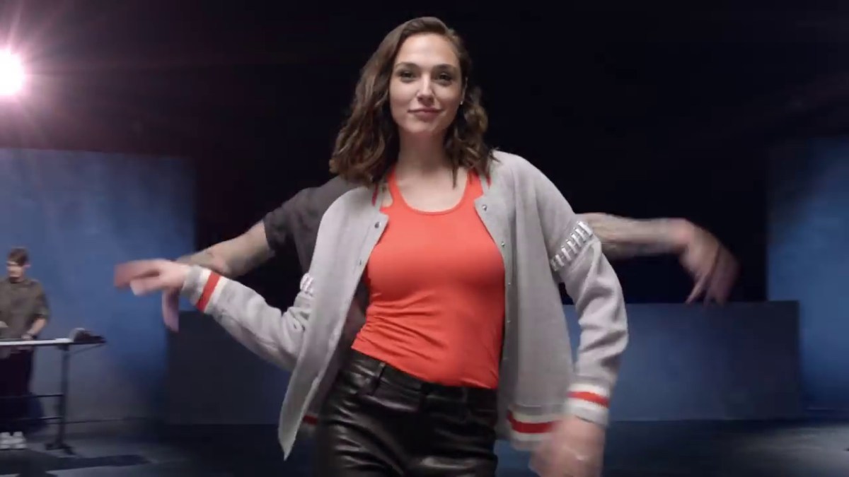 Watch Gal Gadot dance in Maroon 5 and Cardi B's new music video | Batman  News